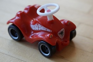おもちゃの車